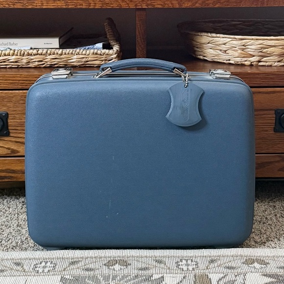 American Tourister Handbags - Vintage American Tourister Suitcase Overnight Luggage Blue Hard Shell Tri-Taper
